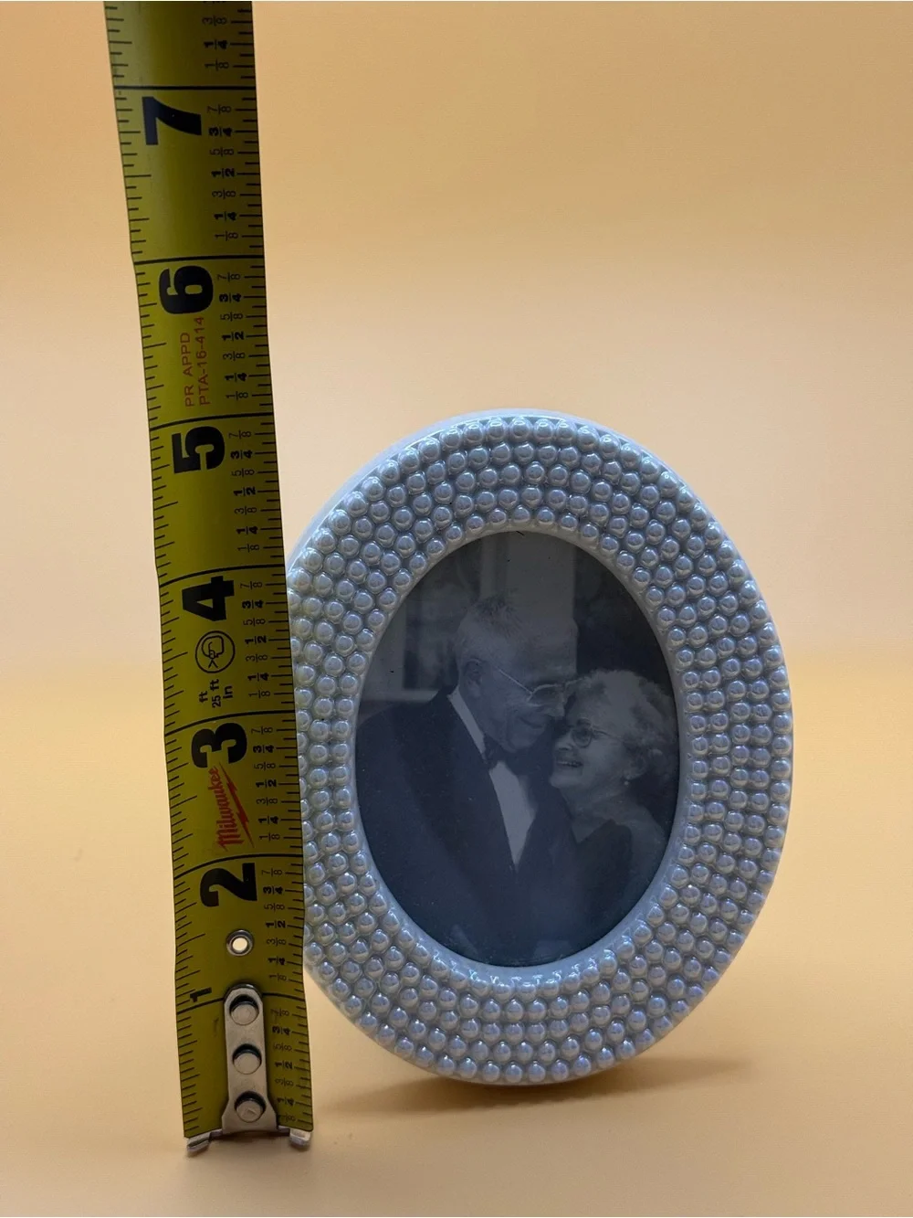 Vintage Classic Oval Pearl-Accent Photo Frame - White